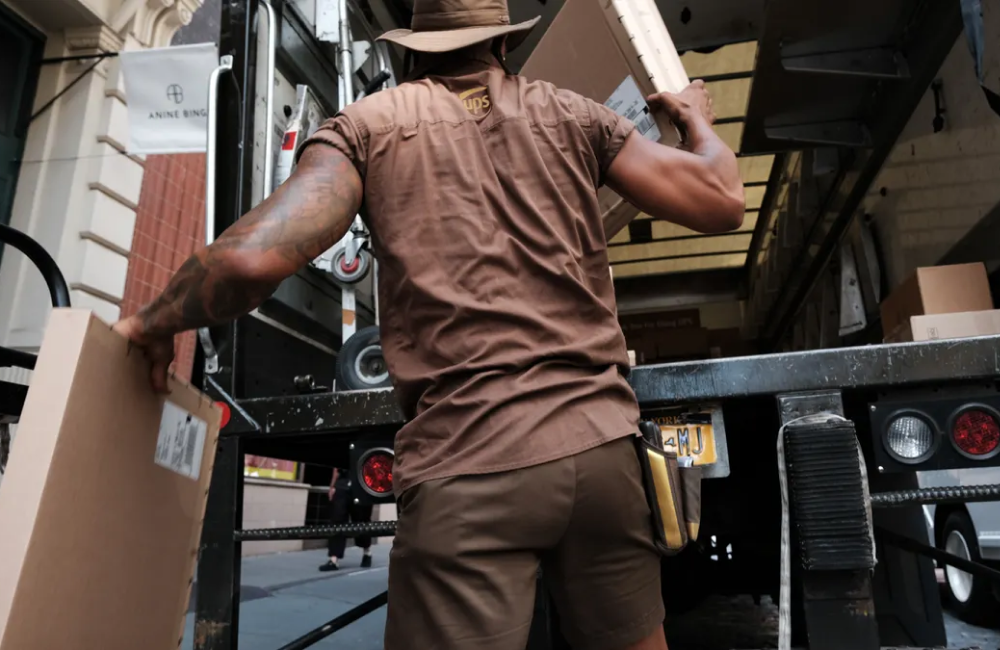 FedEx и UPS: тарифы на доставку достигли рекорда во втором квартале 2025 года