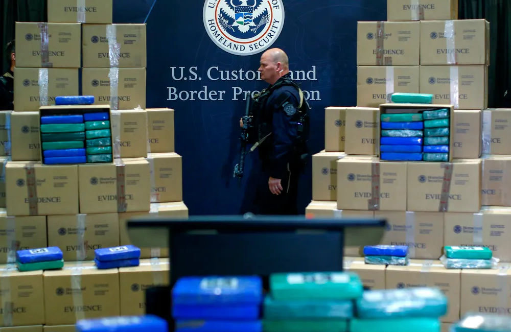 США скасовують безмитне ввезення посилок до $800 з 29 серпня 2025 року